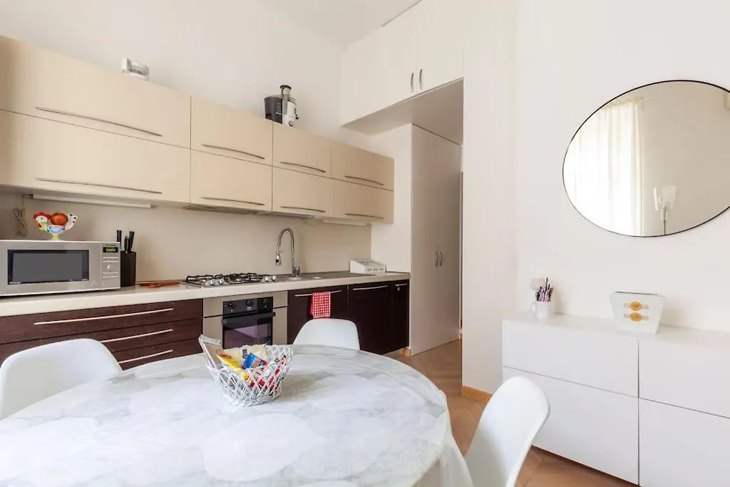 Lovely Studio - Heart Of Mediolan Apartament